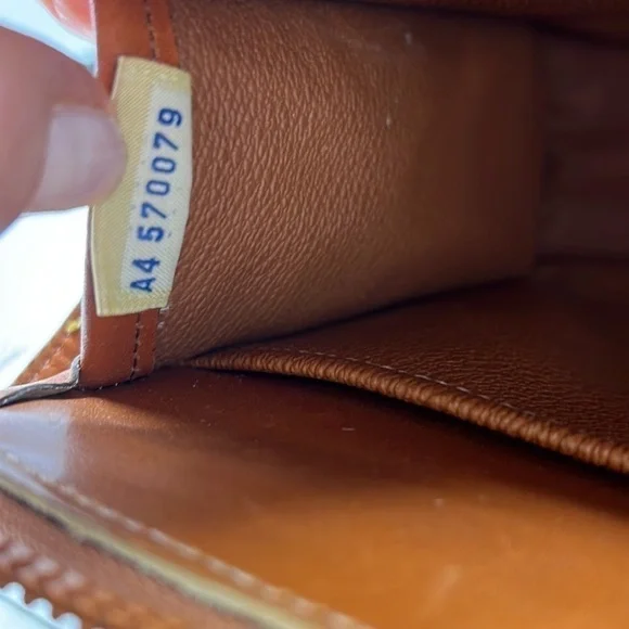 Dooney & Bourke Ivory Cream Pebble and Brown Leather Zip Crossbody Shoulder Bag - Picture 12 of 14